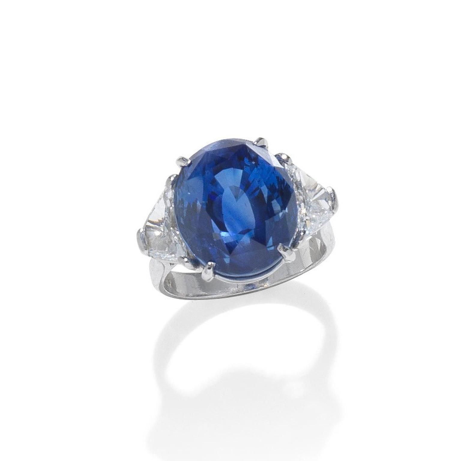 Sapphire and diamond ring auctionned by Bonhams - Lot 108