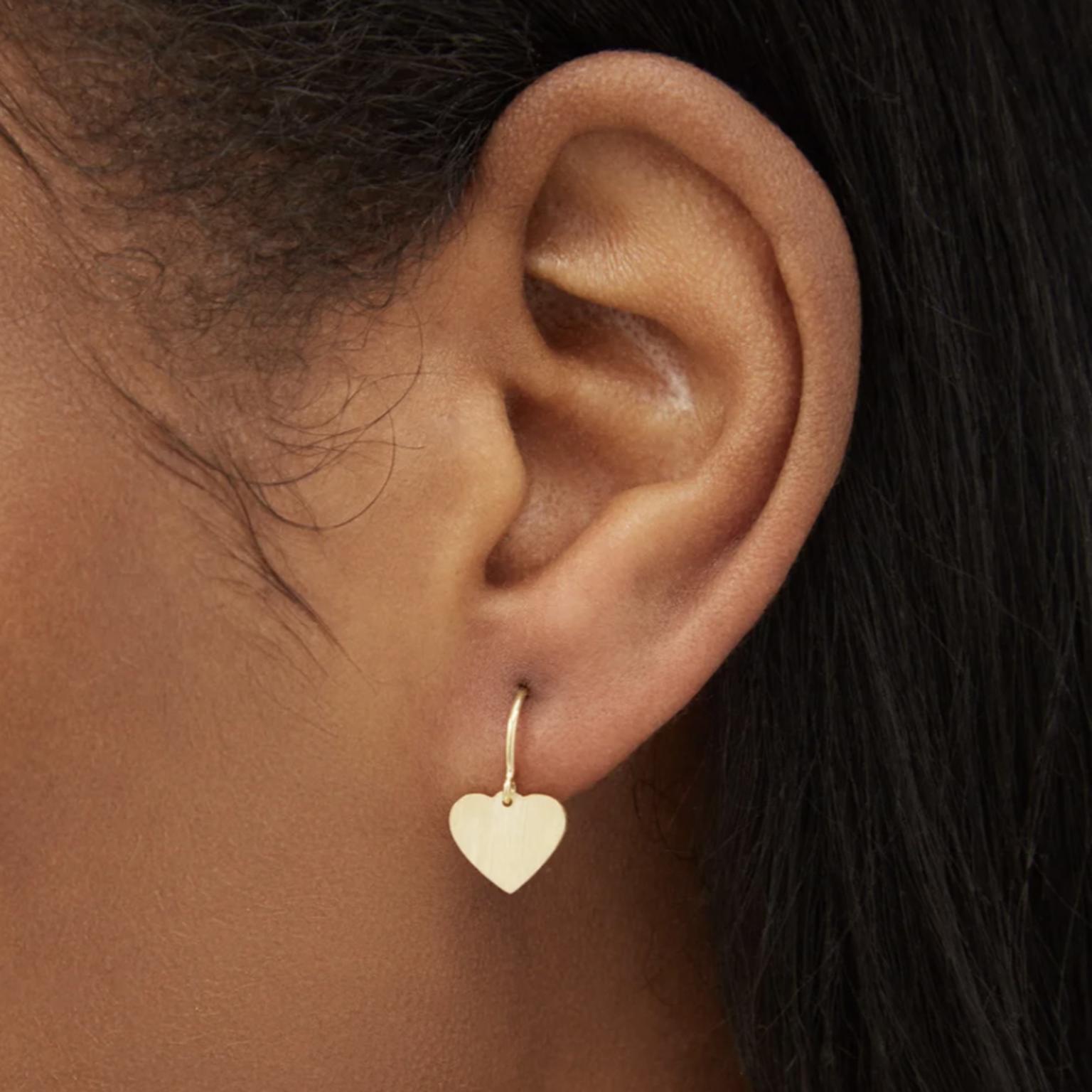 IRENE NEUWIRTH 18kt gold heart earrings  £648 on model