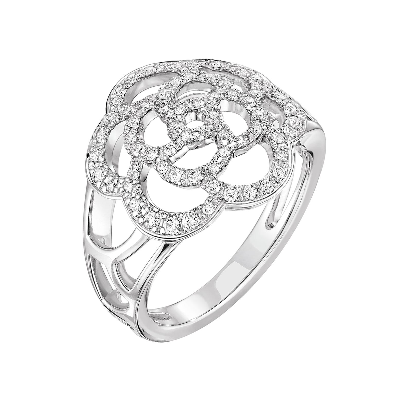 Chanel Bague Camélia diamond ring in white gold