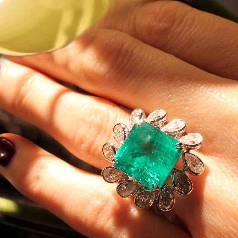 Sutra Colombian emerald ring