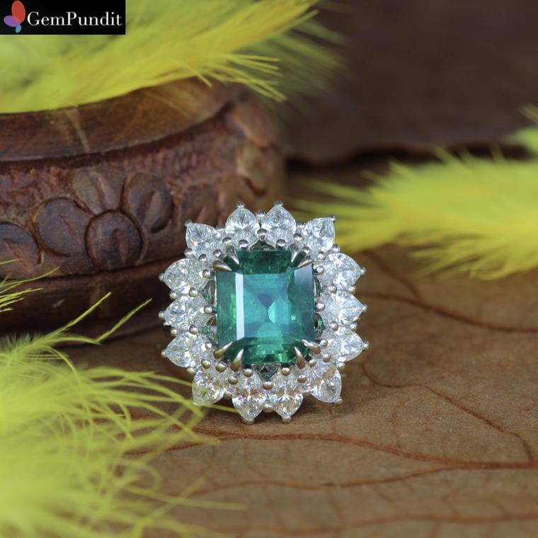 Sponsored product review. Emerald ring by GemPundit