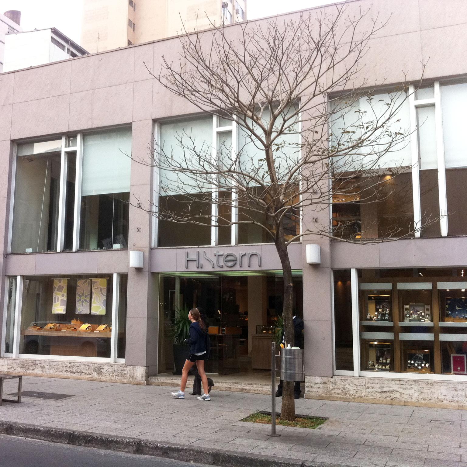 H.Stern boutique exterior