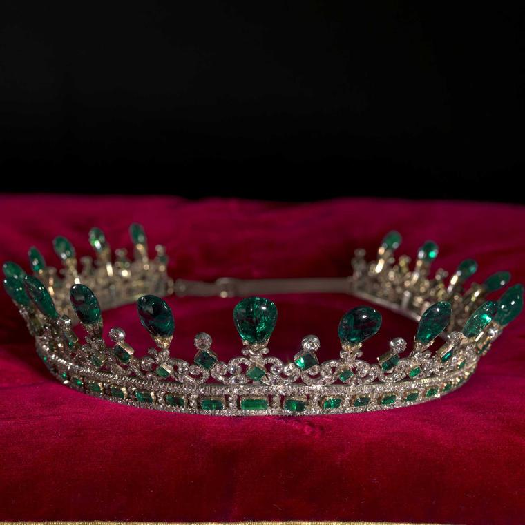 Queen-Victorias-1945-diamond-and-emerald-diadem-on-display-in-Victoria-Revealed