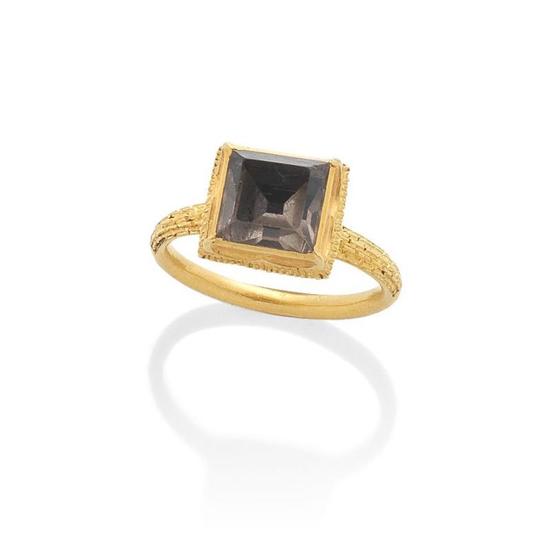 Late 17th century gold and quartz ring auctionned by Bonhams Lot 18