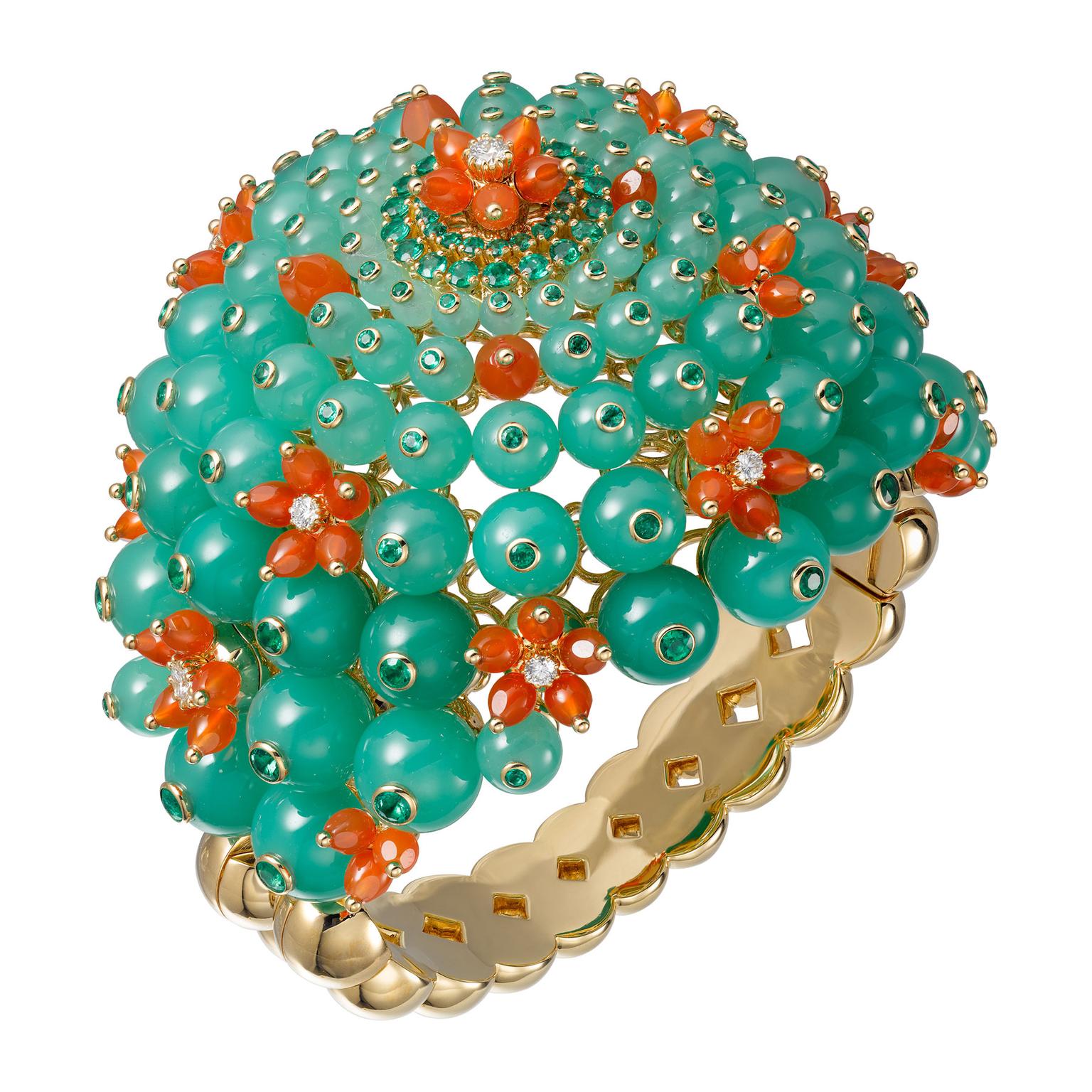 Cactus de Cartier cuff in yellow gold with chrysoprase, emerald and carnelian beads