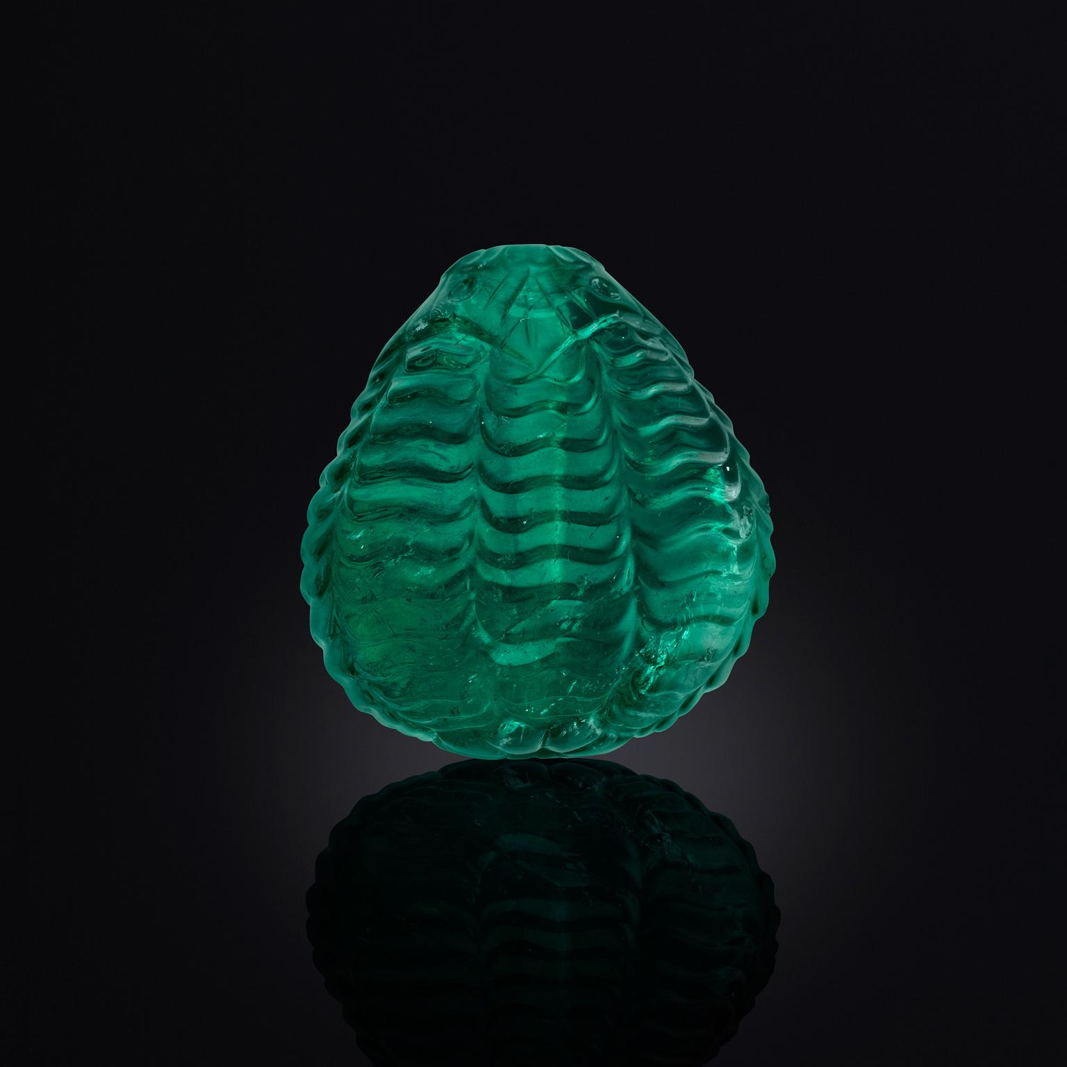 Mughal Empire carved emerald bead