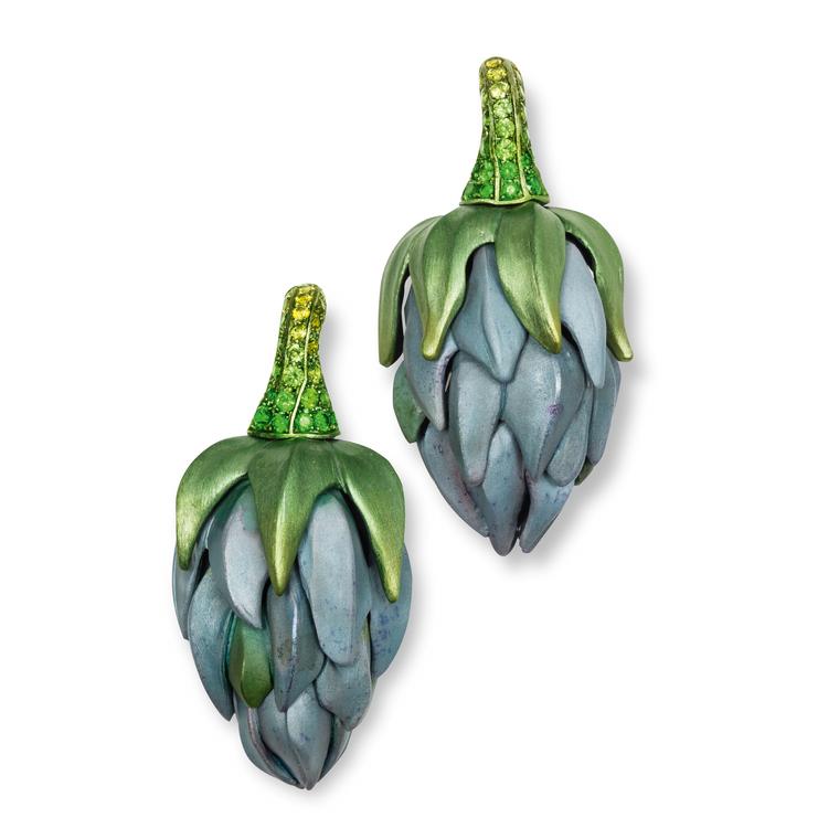 Aluminium earrings with demantoid garnets