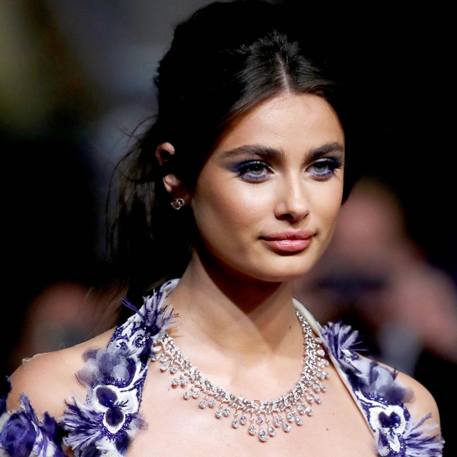 Taylor Hill in Chaumet jewels Cannes 2019