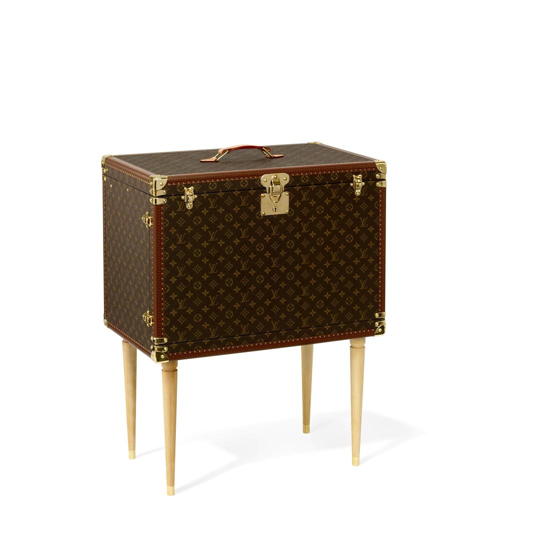 makeup trunk