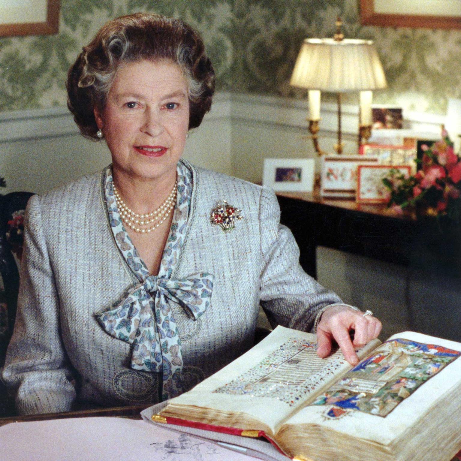 The Queen wearing the Flower Basket brooch