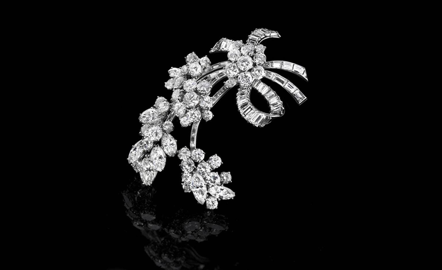 A diamond “en tremblant” flower brooch 