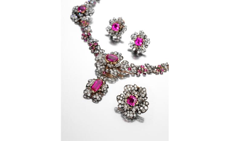 Ruby and diamond necklace, clip and earrings, 19th century + box, 19th century. Estimate CHF 185,000 – 360,000