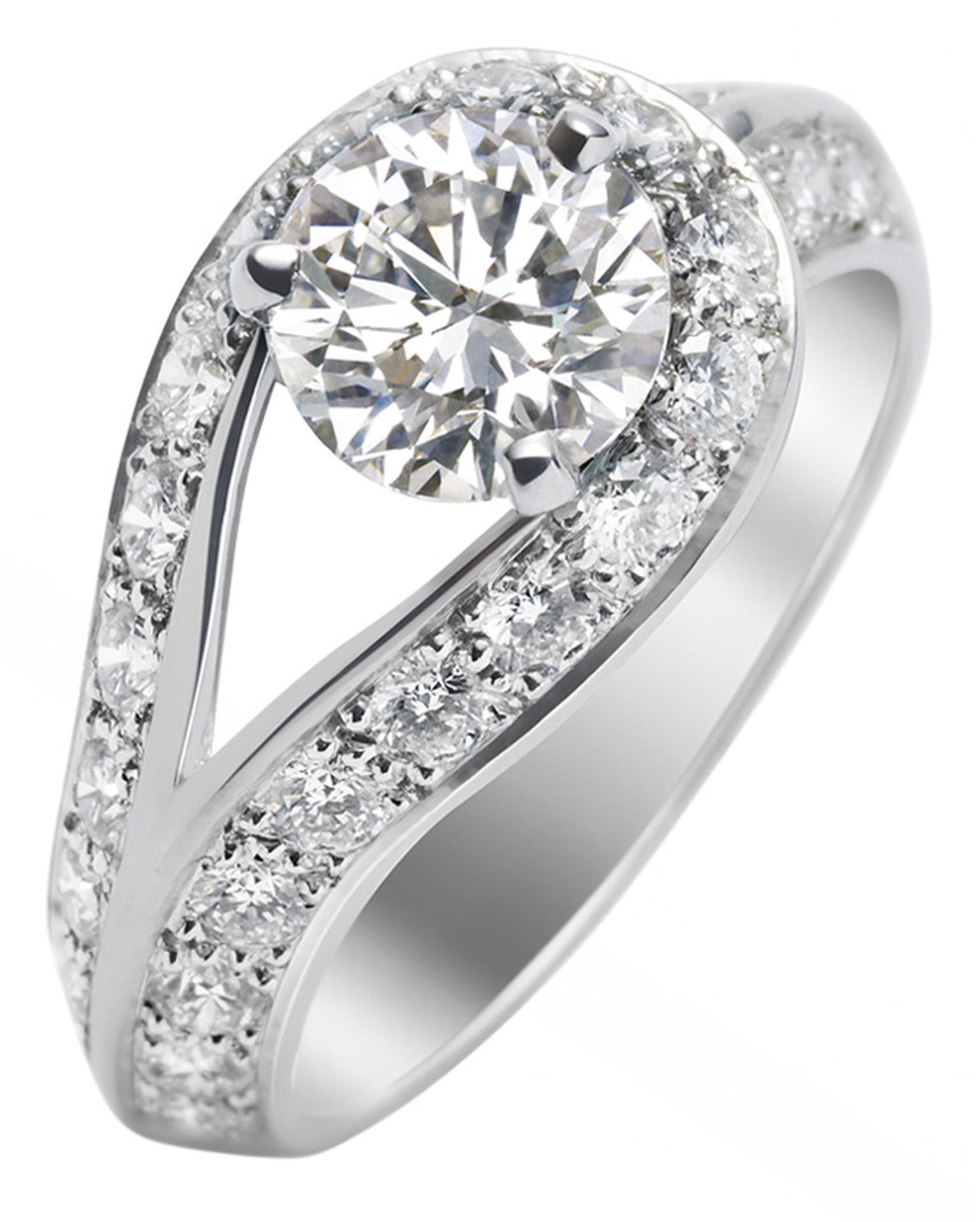 Van Cleef & Arpels Solitaire Couture engagement ring_20130619_Main