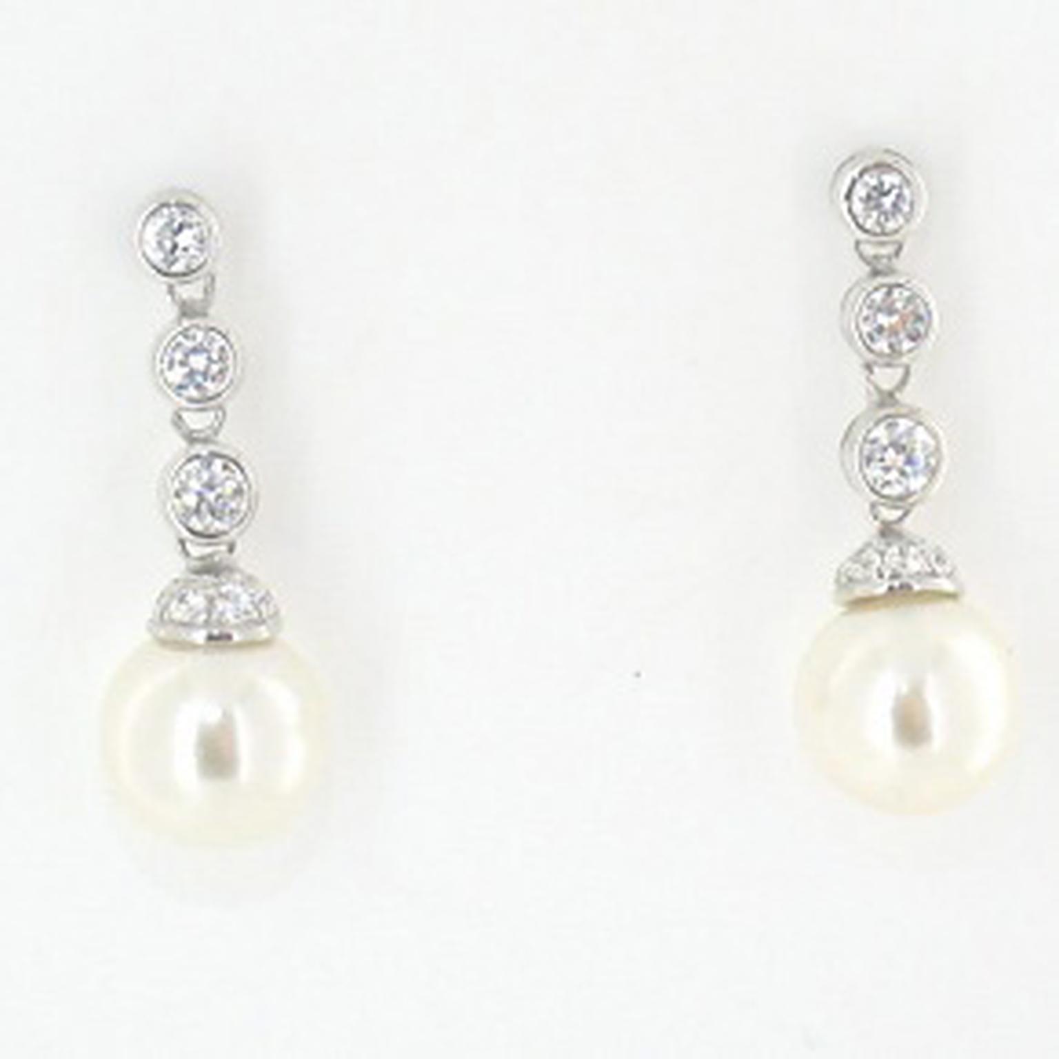 kate-Middleton-fake-diamond-earrings-man-made-diamond-earrings.jpg
