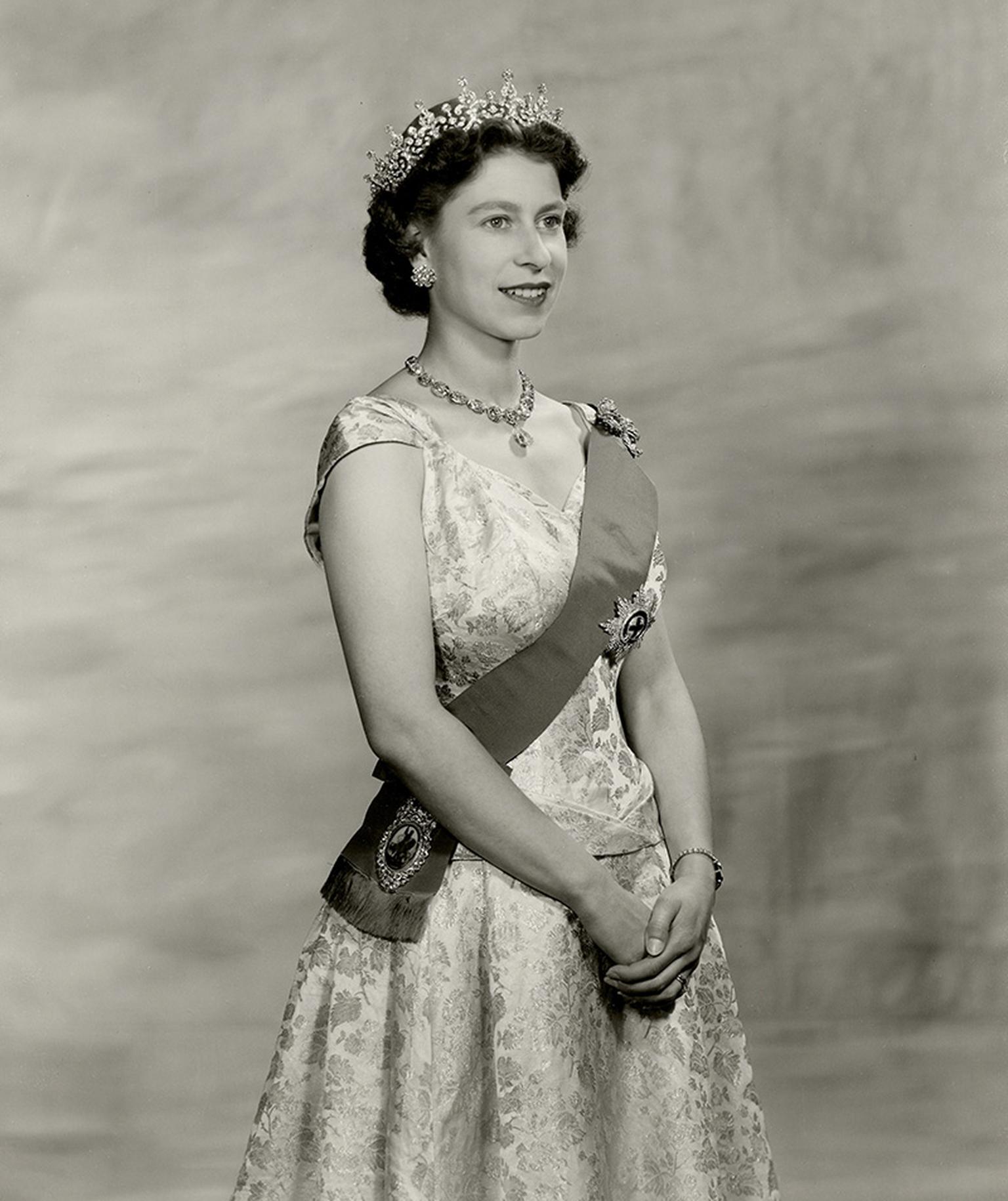 Queen-Elizabeth-II-wearing-Queen-Mary-Girls-of-Great-Britain-and-Ireland-tiara.jpg