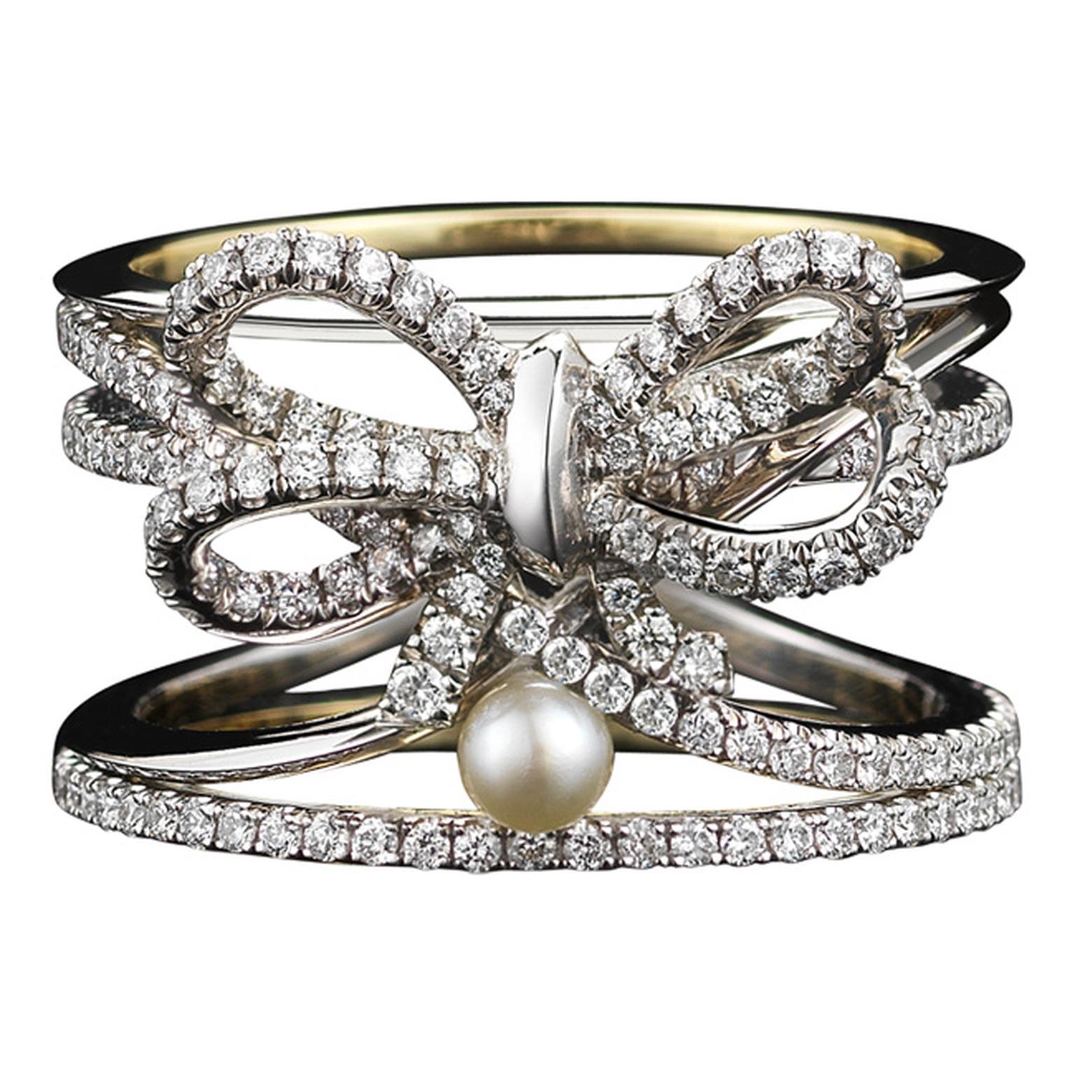 Alexandra_Mor_limited_edition_diamond_bow_and_pearl_Ring_20140117_Main