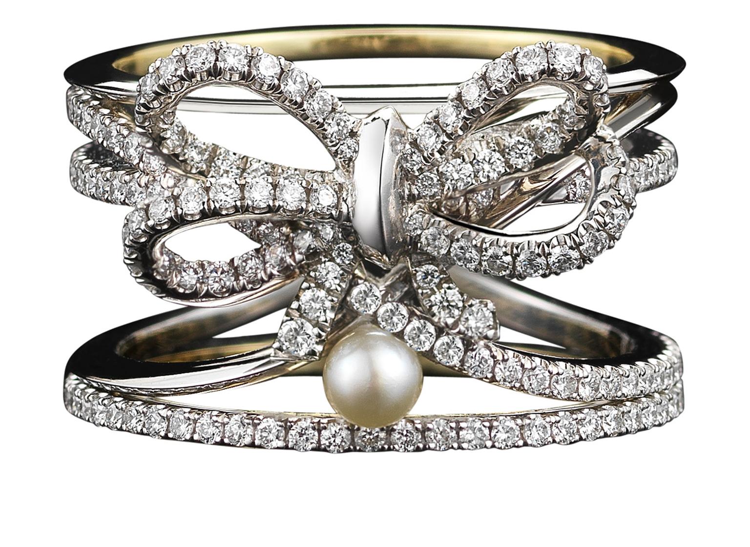 Alexandra_Mor_limited_edition_diamond_bow_and_pearl_Ring_20140117_Zoom