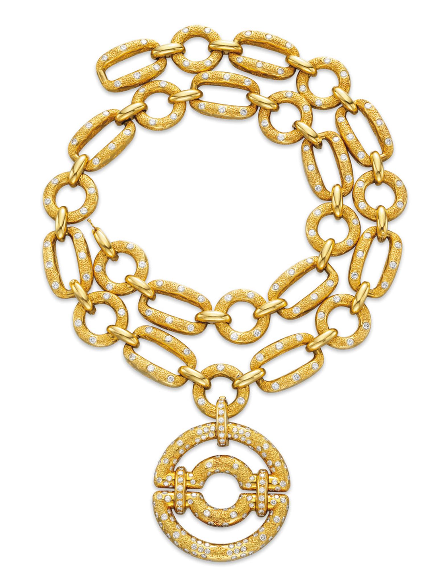 Van-Cleef-Arpels-Sevres-necklace