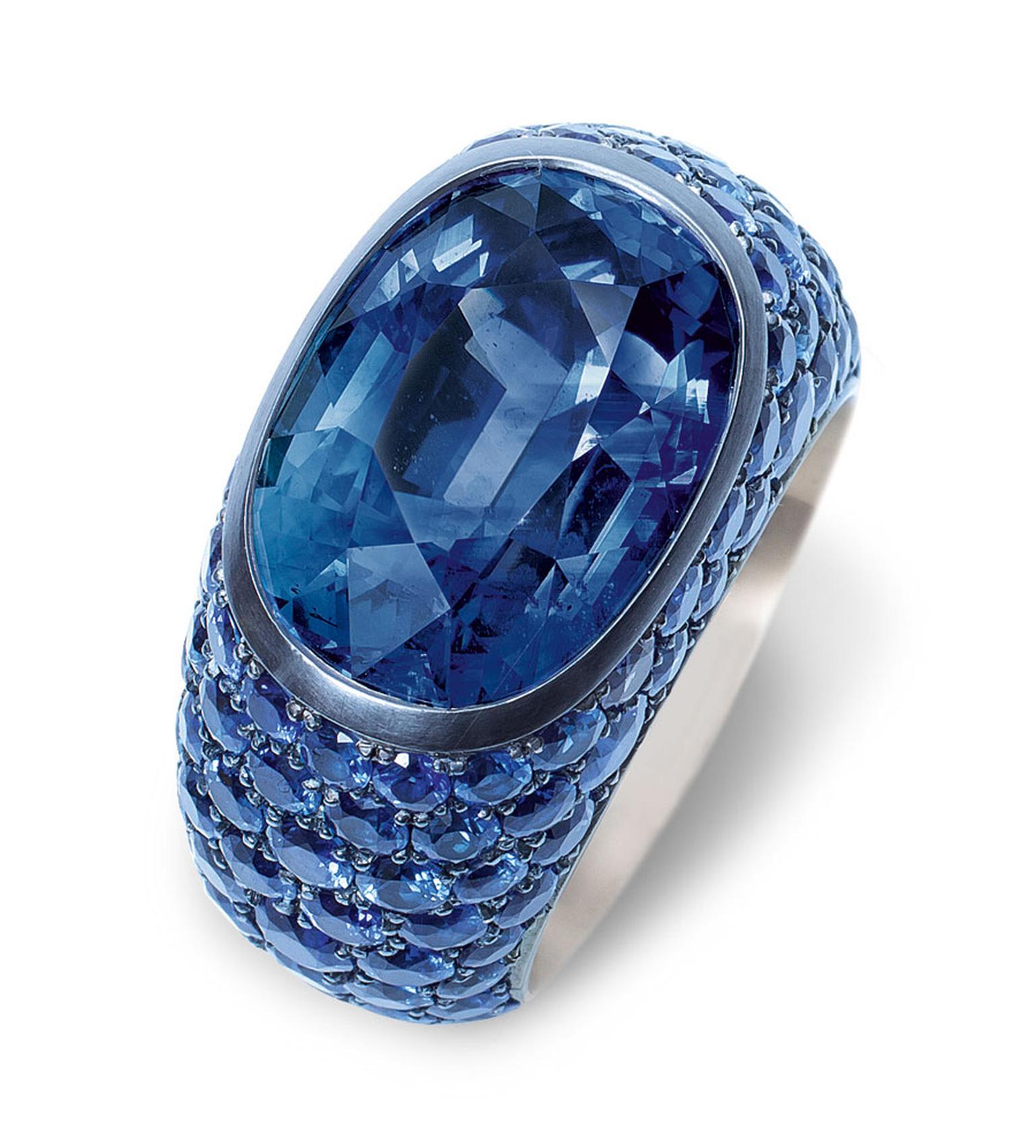 Hemmerle-ring-silver-white-gold--blue-sapphire-cts-blue-sapphires-0179.jpg