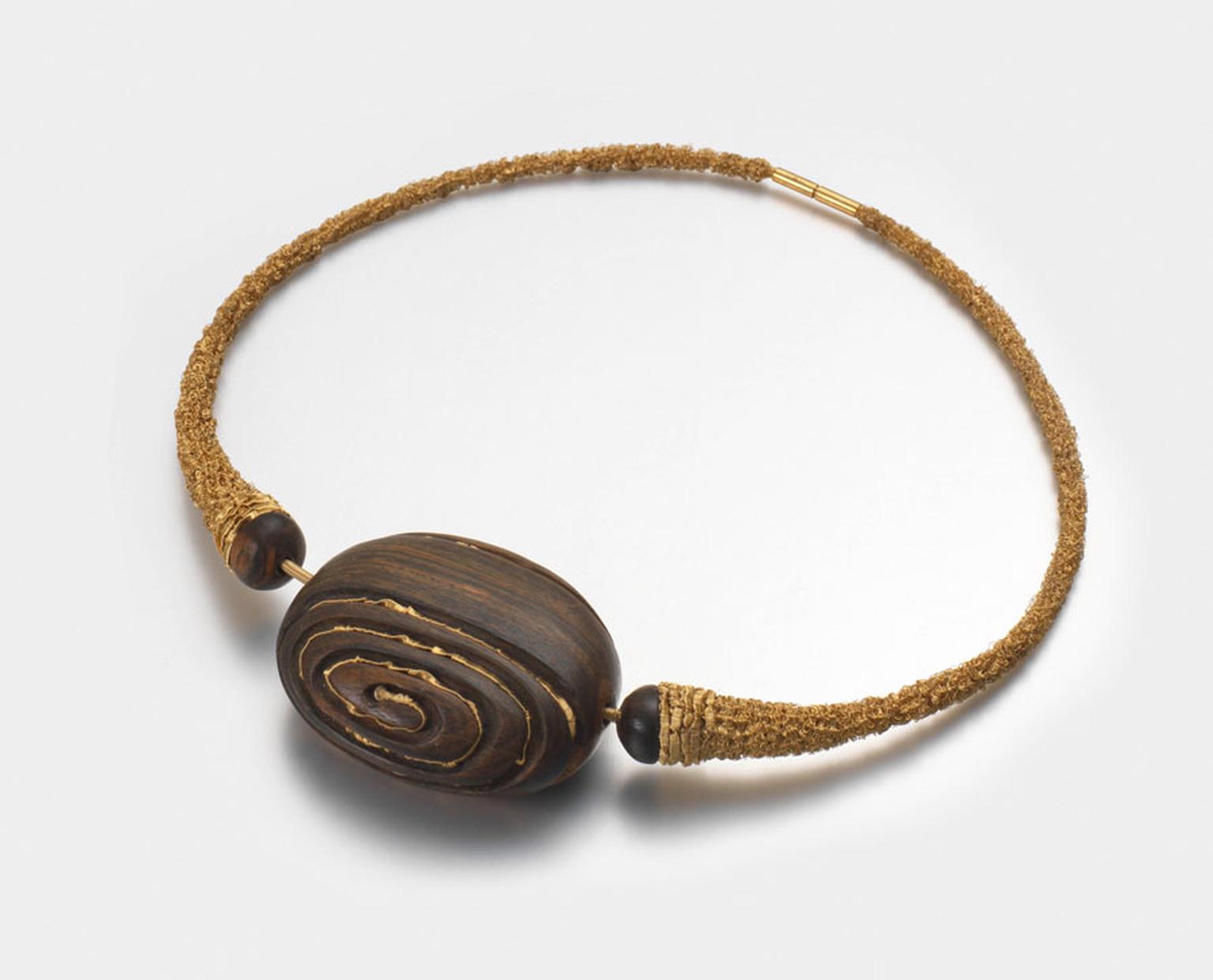 Goldsmiths-Heintzberger-Loekie-Natural-Collier-with-Large-Pebble-18ct-yellow-gold-pockwood.jpg
