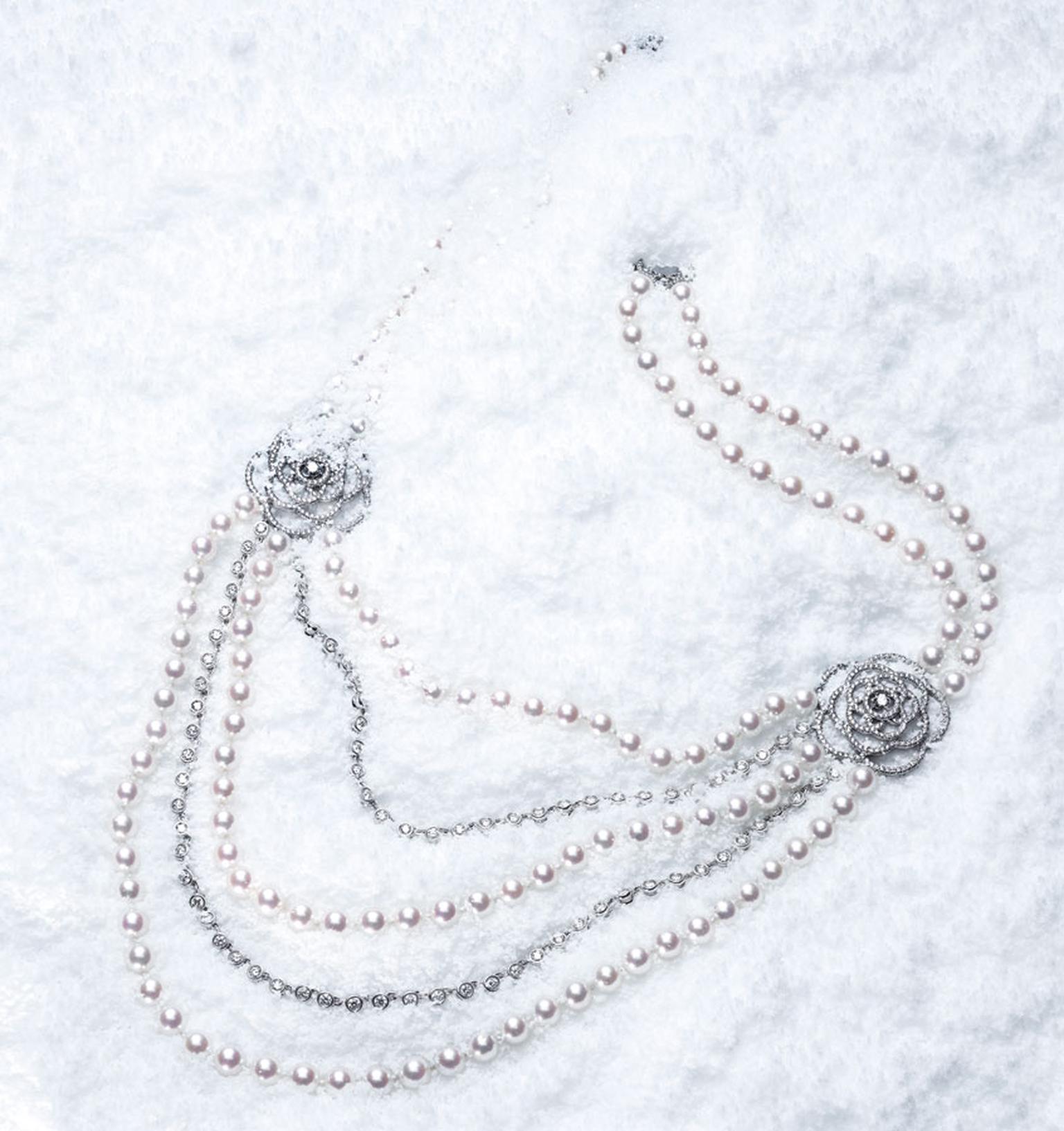 Chanel Came´lia Brode´ sautoir in white gold set with diamonds and Akoya pearls. 2