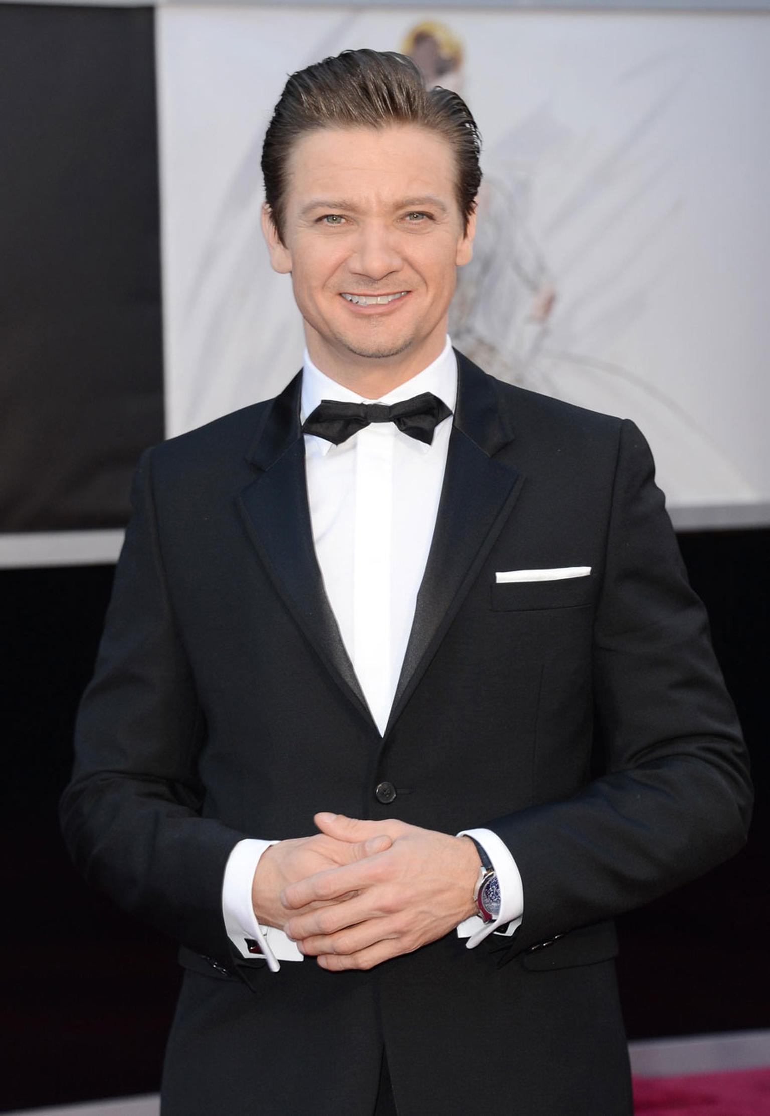 Jeremy-Renner---Van-Cleef-and-Arpels---Photo-by-Jason-Merritt-Getty-Images-162546111