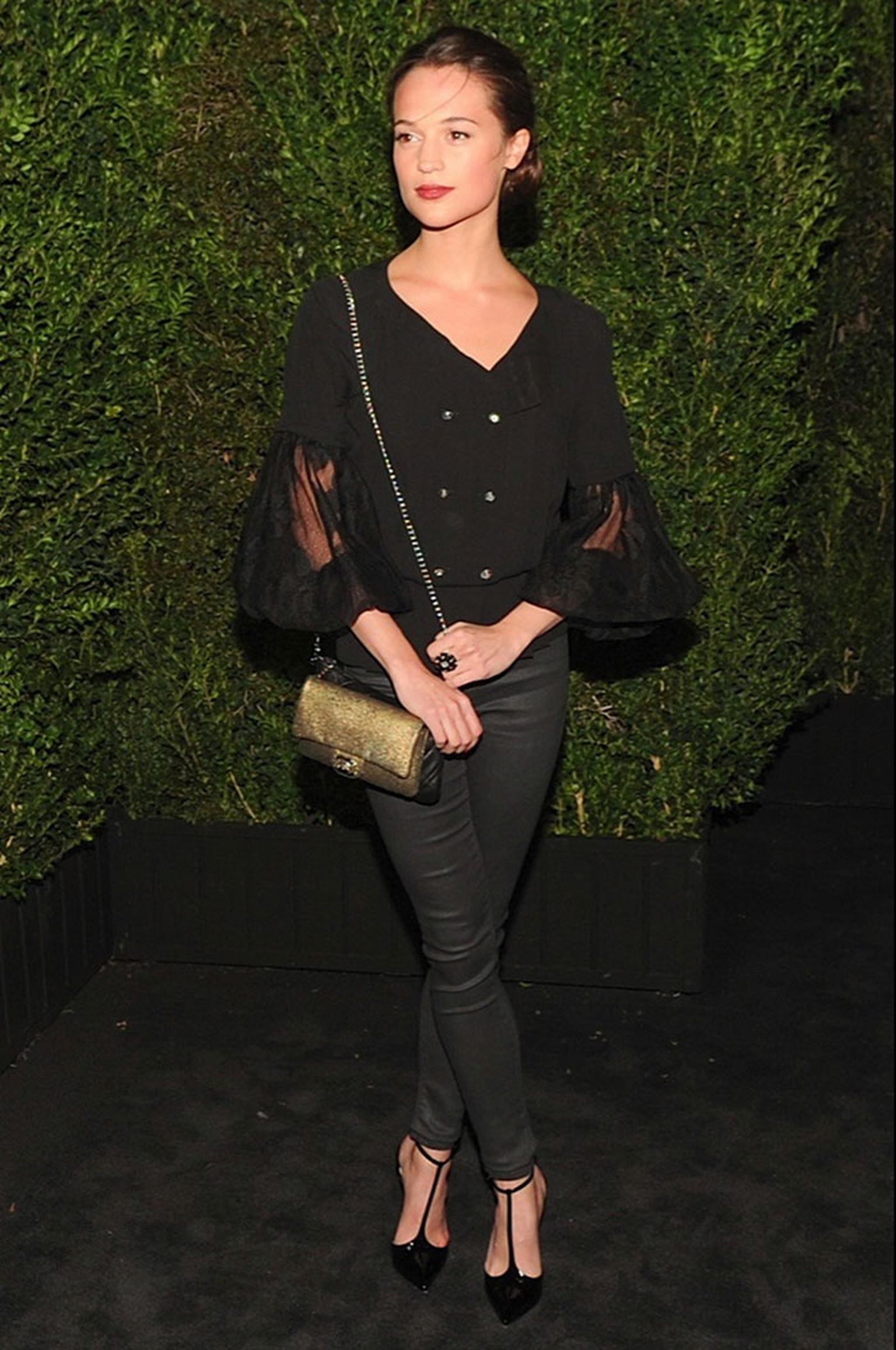 Alicia-Vikander-Chanel-and-Charles-Finch-Oscars-Dinner-23-fevrier-2013.jpg