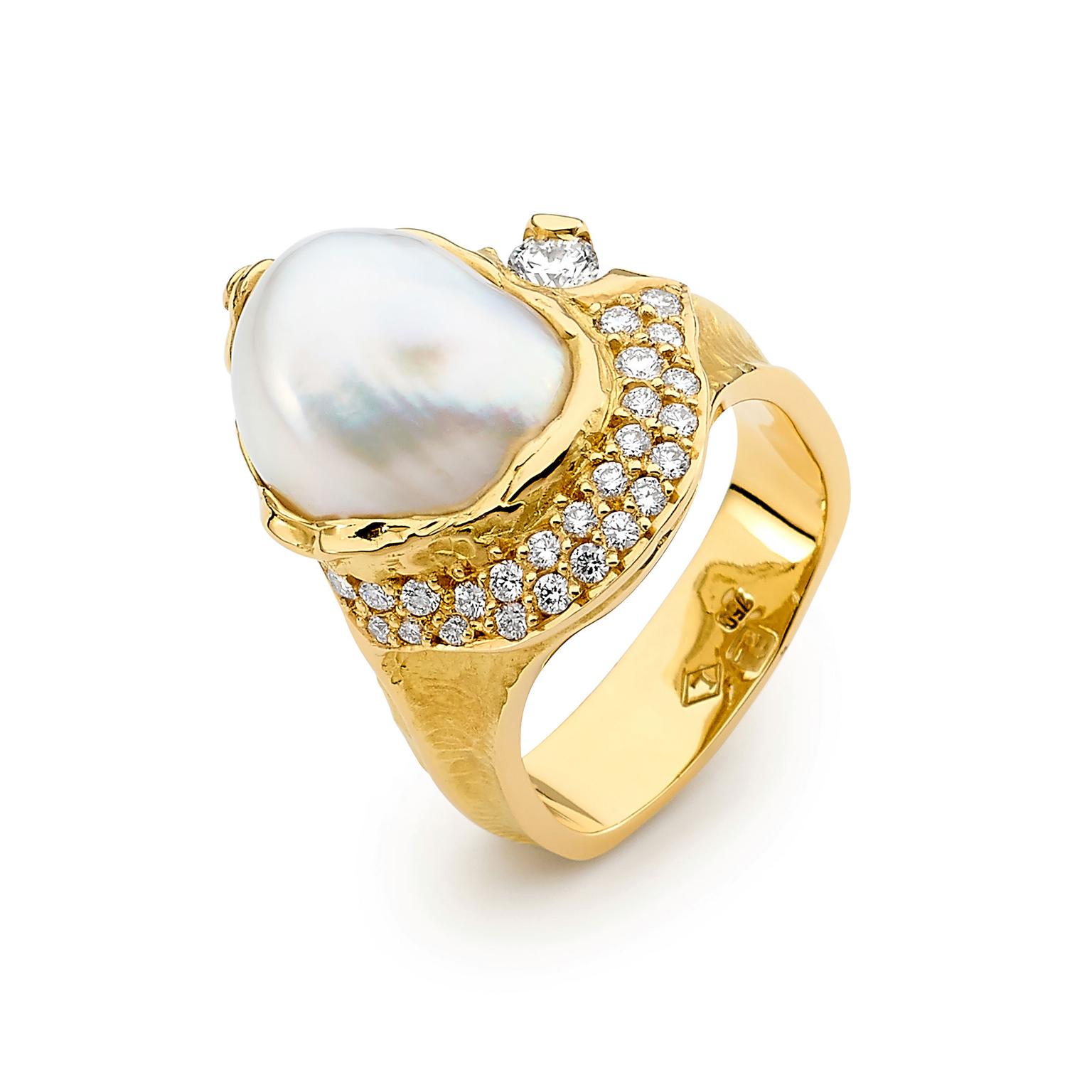 Linneys 18ct yellow gold Australian South Sea seedless pearl and diamond ring_zoom