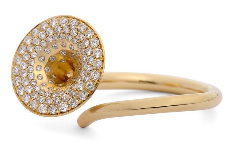 Kath Libbert. Jessica-J-Poole_Trumpet-ring-in-gold-with-Pave-diamonds