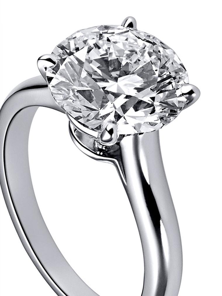 Cartier-Solitaire-1895 .-Platinum,-central-brillaint-cut-diamond