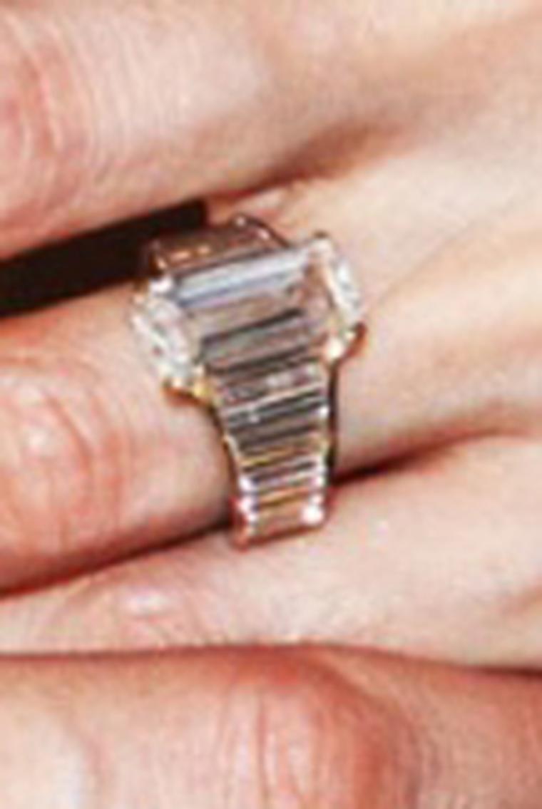 Angelina Jolie's engagement ring HP