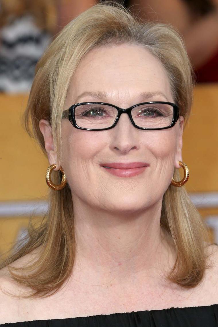 Meryl Streep chose Fred Leighton yellow gold hoop earrings for the Screen Actors Guild Awards 2014