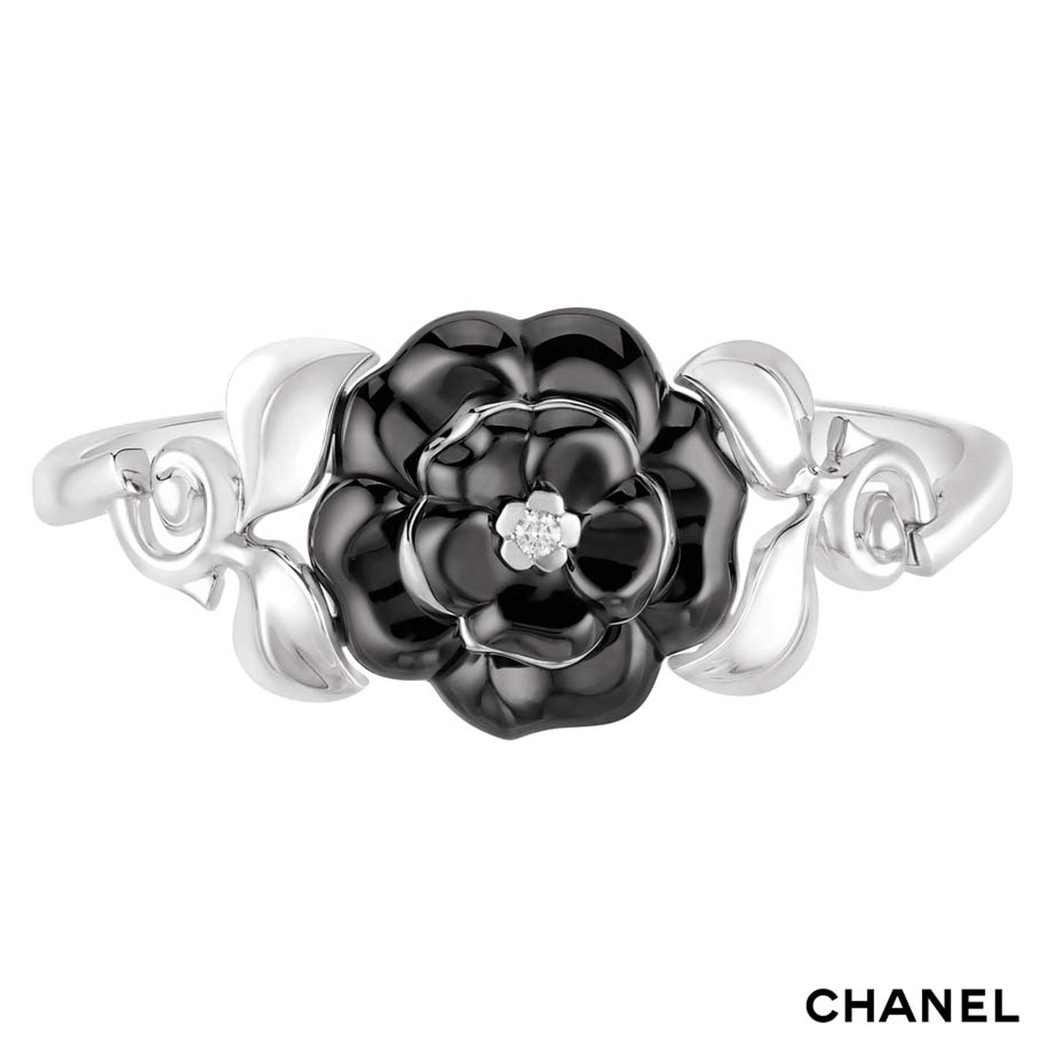 Chanel Camélia Galbé white gold bracelet with a black ceramic flower and a central brilliant-cut diamond
