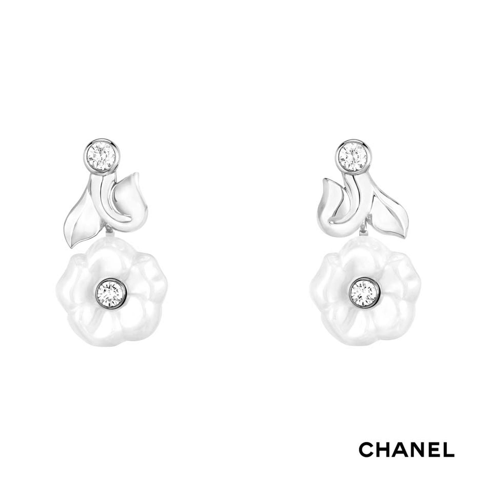 Chanel Camélia Galbé white gold and white ceramic earrings set with four brilliant-cut diamonds
