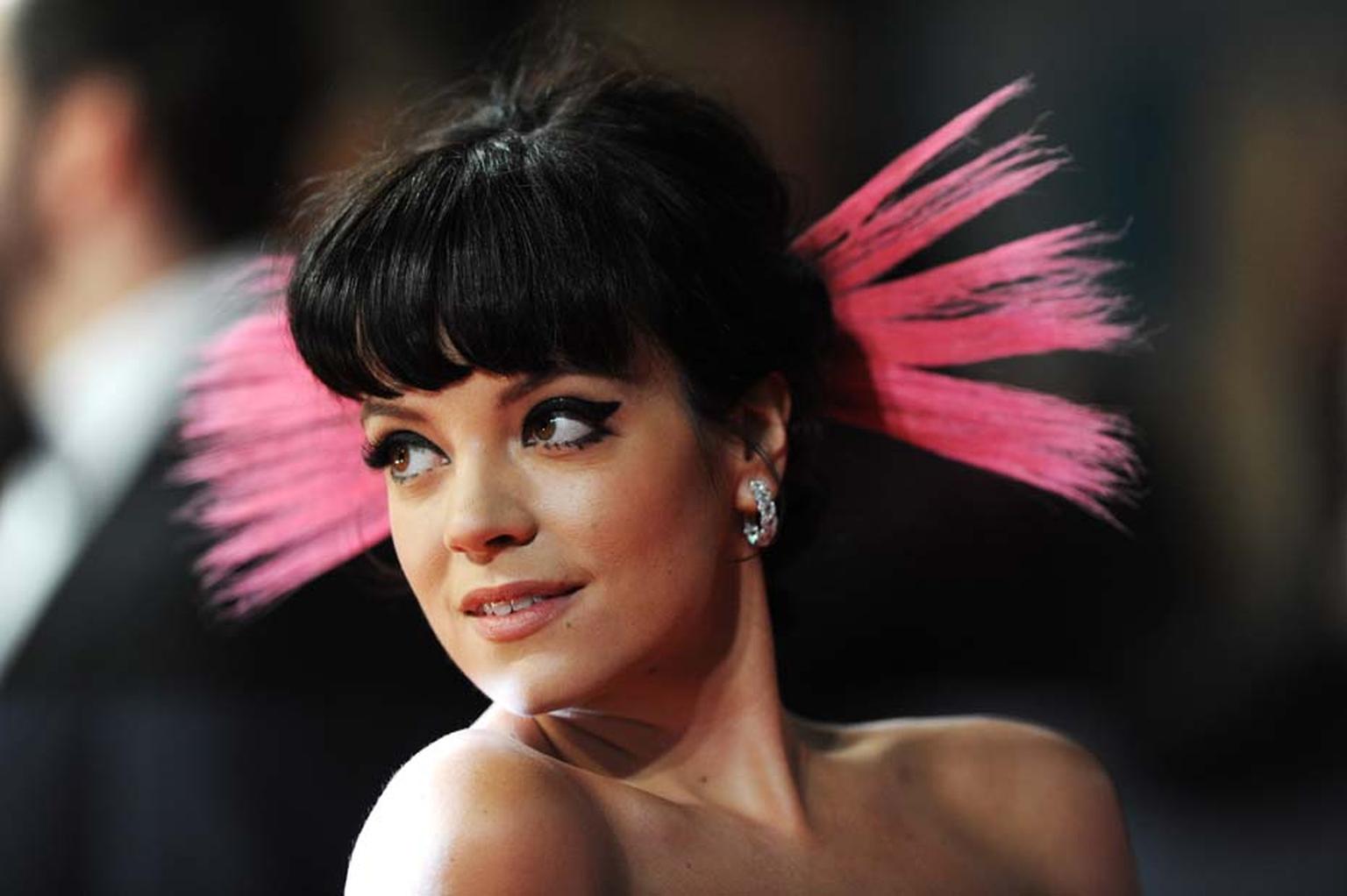 Lily Allen teamed her Vivienne Westwood dress with a classic pair of David Morris diamond Rose-Cut hoop earrings and a fluorescent hair accessory