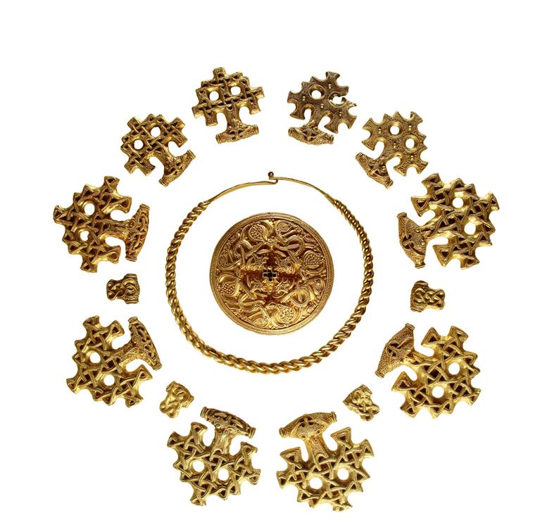 10th century gold Hiddensee Hoard featuring filigree pendants, spacers, brooch and neck-ring, probably made in Denmark. Neuendorf/Hiddensee, Rügen, Germany. © Jutta Grudziecki, Kulturhistorisches Museum der Hansestadt Stralsund