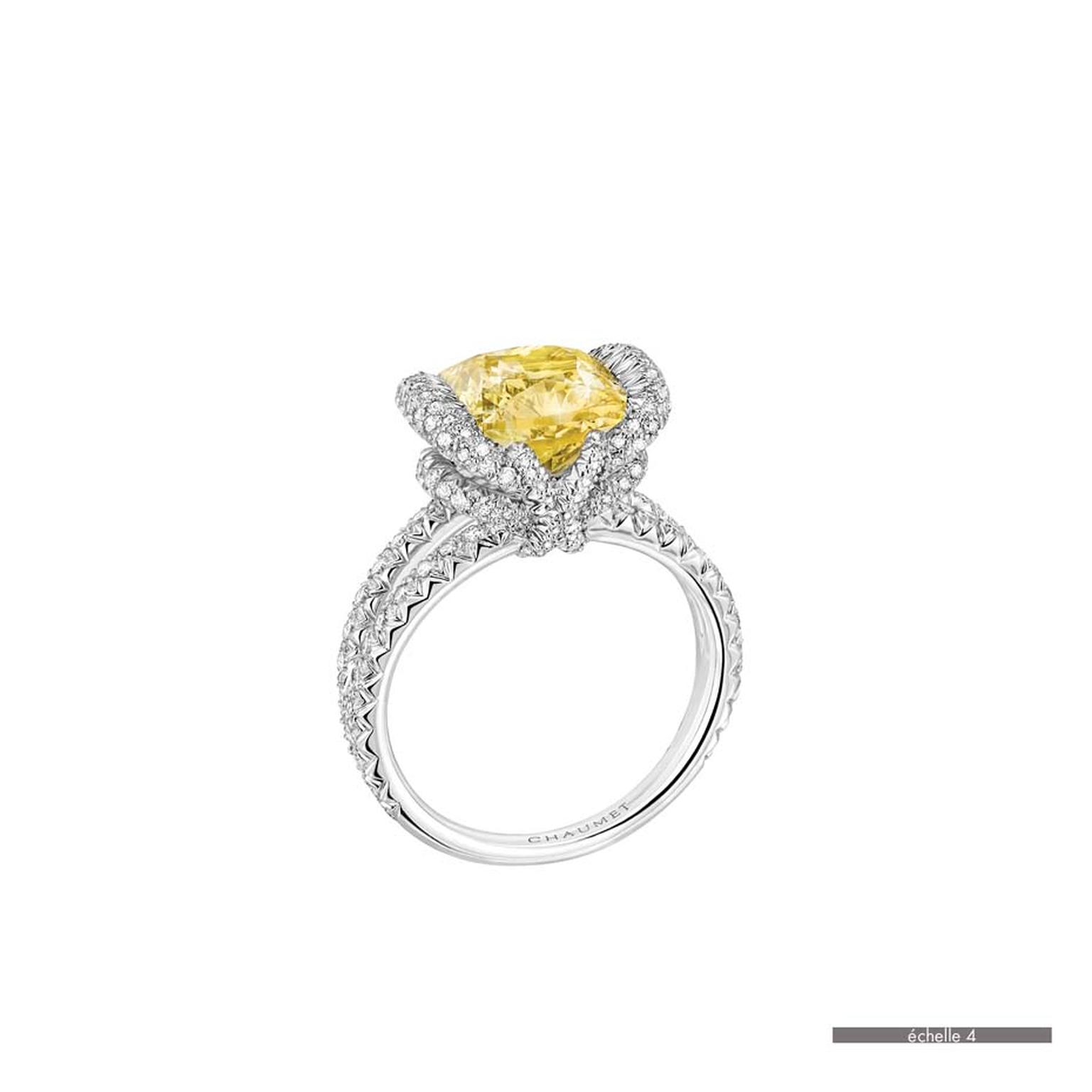 Chaumet Liens ring in white gold featuring 144 brilliant-cut diamonds and a cushion-cut yellow diamonds (93.41ct).