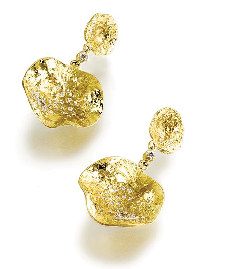 Coomi Serenity gold earrings with diamonds.