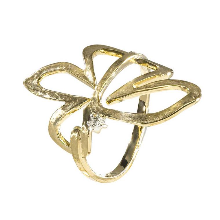 H.Stern's 2014 Oscar Niemeyer collection yellow gold flower ring featuring a single diamond.