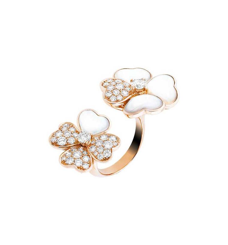 Van Cleef & Arpels Cosmos Between the Finger ring in rose gold with brilliant-cut diamond buds surrounded by white mother-of-pearl and diamond petals