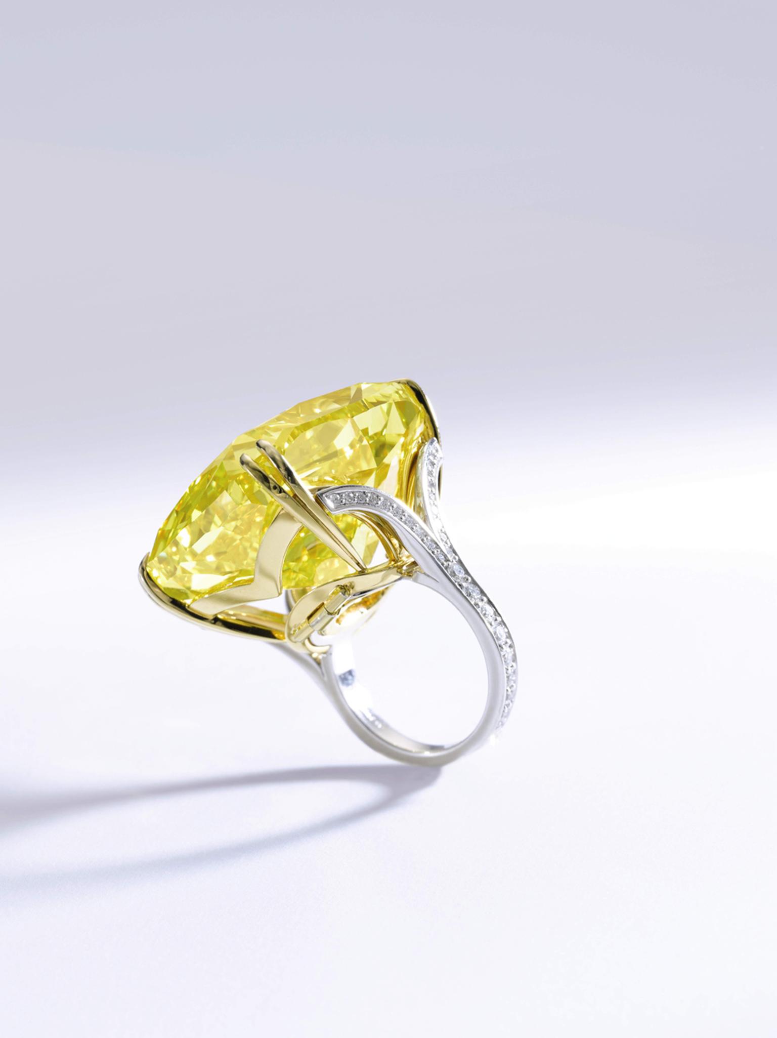 The Graff Vivid Yellow diamond ring features shoulders embellished with brilliant-cut diamonds. Sold for CHF 14.5million (estimate: CHF 13.4- 22.3million)
