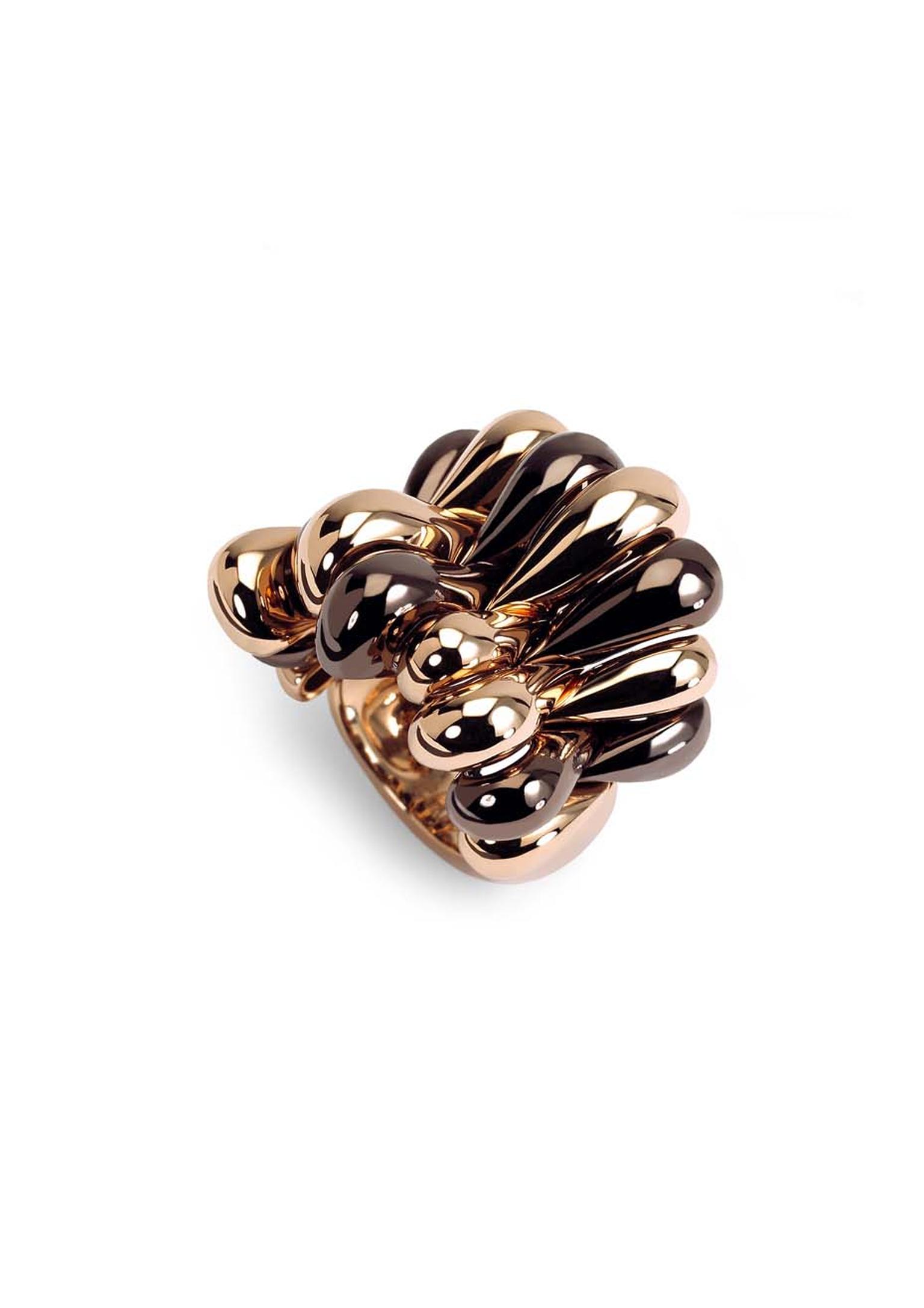 de GRISOGONO rose gold Gocce ring, as worn by Toni Garrn