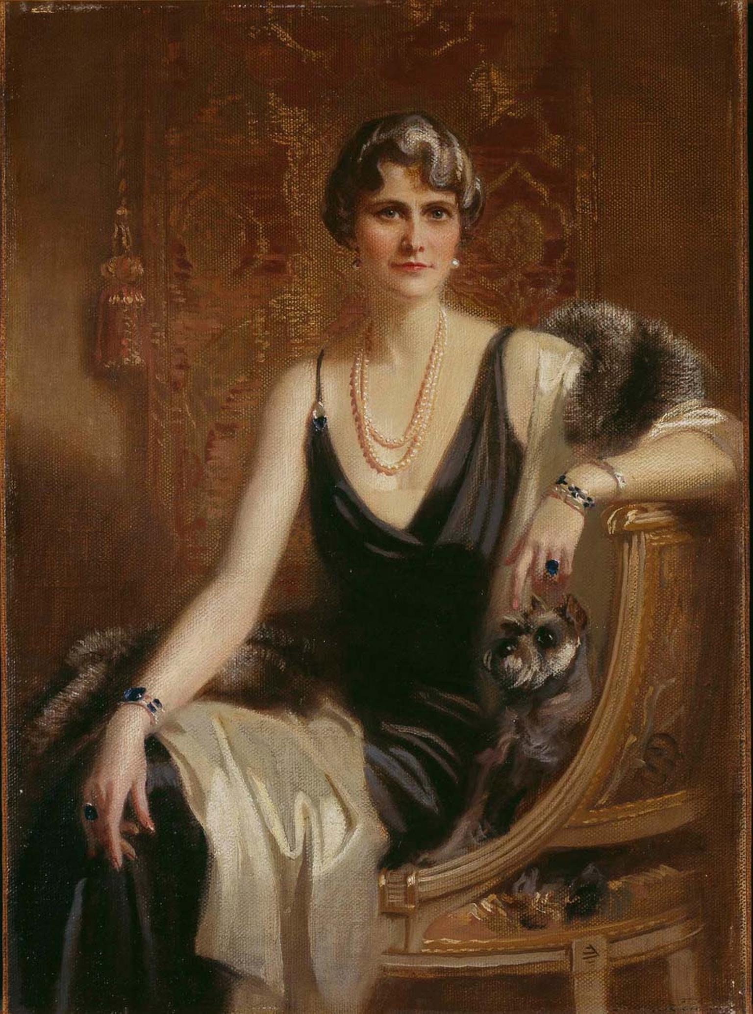 Portrait of Marjorie Merriweather Post wearing a Cartier diamond bracelet and sapphire bracelet. Image: Courtesy Hillwood Estate, Museum and Gardens