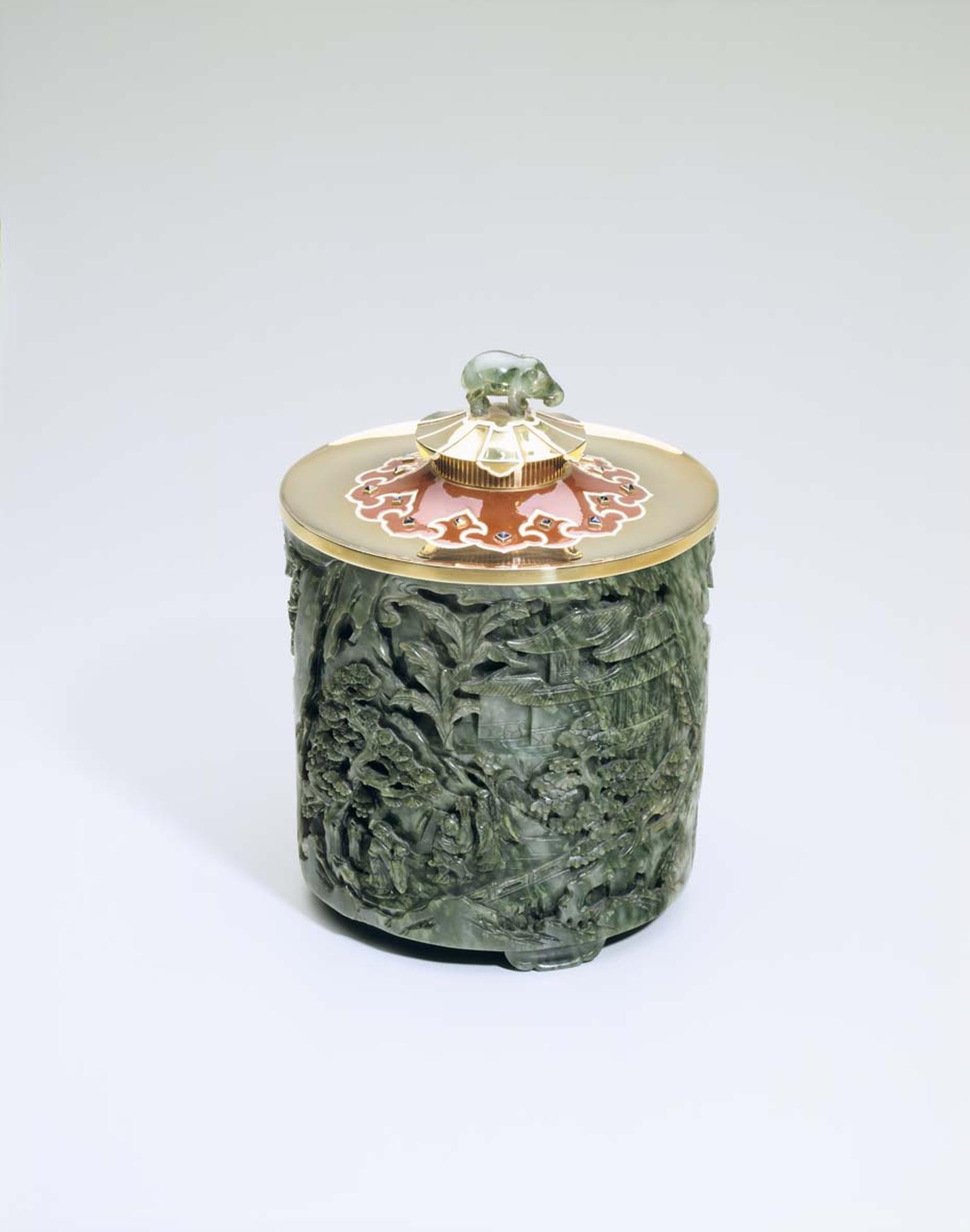 Cartier gold tobacco jar with jade, enamel and sapphires dating from 1930. Image: Courtesy Hillwood Estate, Museum and Gardens