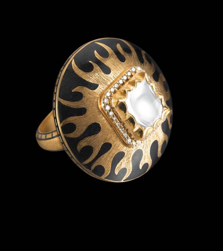 Zoya Fire collection ring, inspired by the sun, in yellow gold and embellished with a white polki diamond surrounded by pavé set diamonds