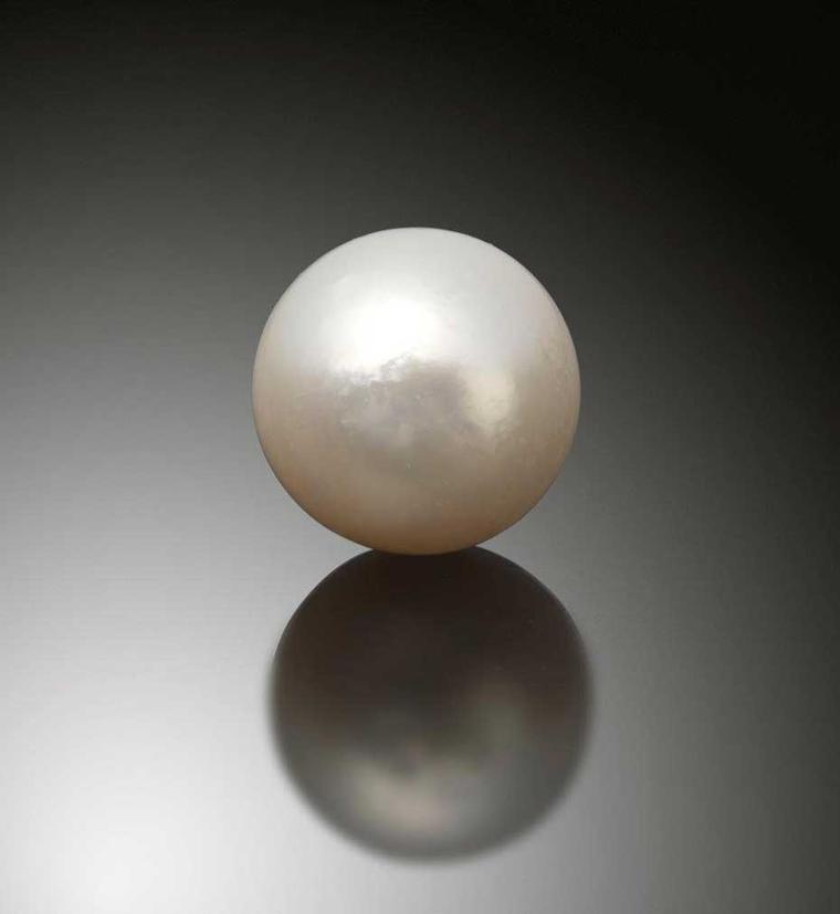 May 2014 saw the sale of the largest (33.15ct) natural saltwater pearl ever to appear at a public auction for £811,000 at British auction house Woolley & Wallis (estimate: £80,000-120,000).