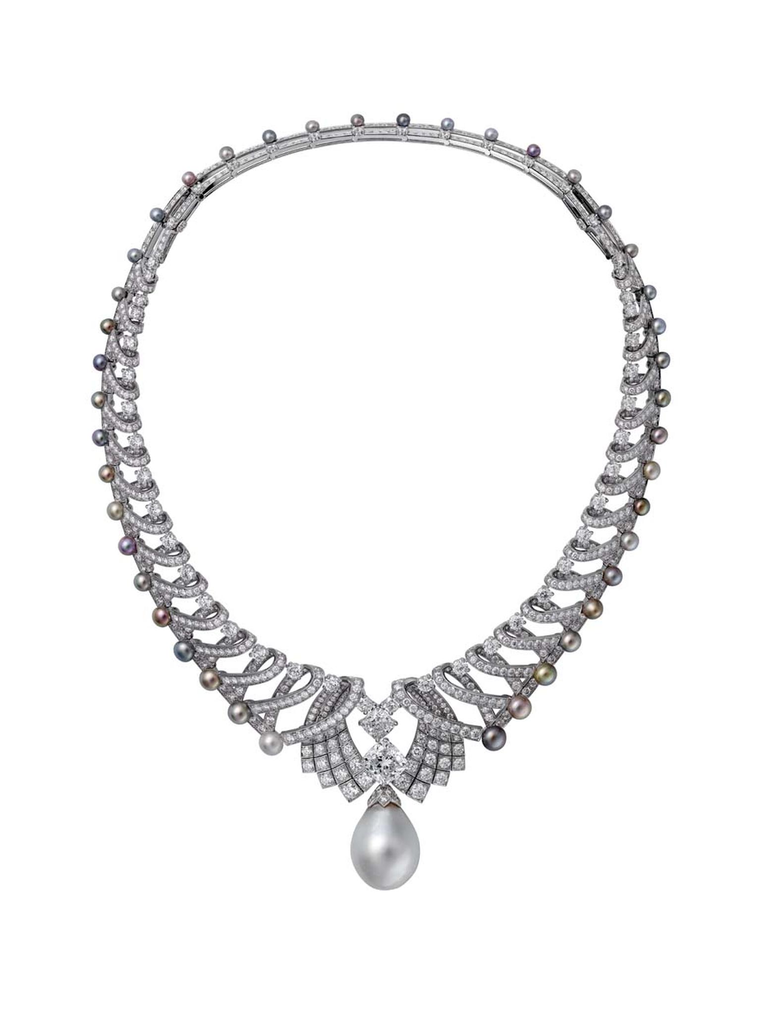 Thanks to an innovative sliding system, Cartier has created a transformable piece of jewellery that will be presented at the 2014 Biennale des Antiquaires and can be worn as a tiara or a necklace.