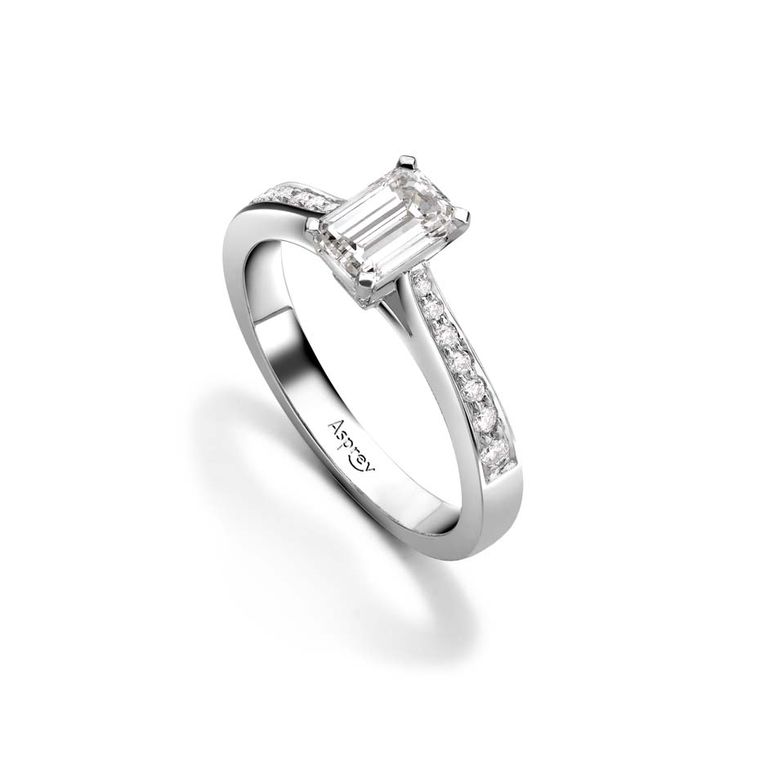 What are platinum engagement rings