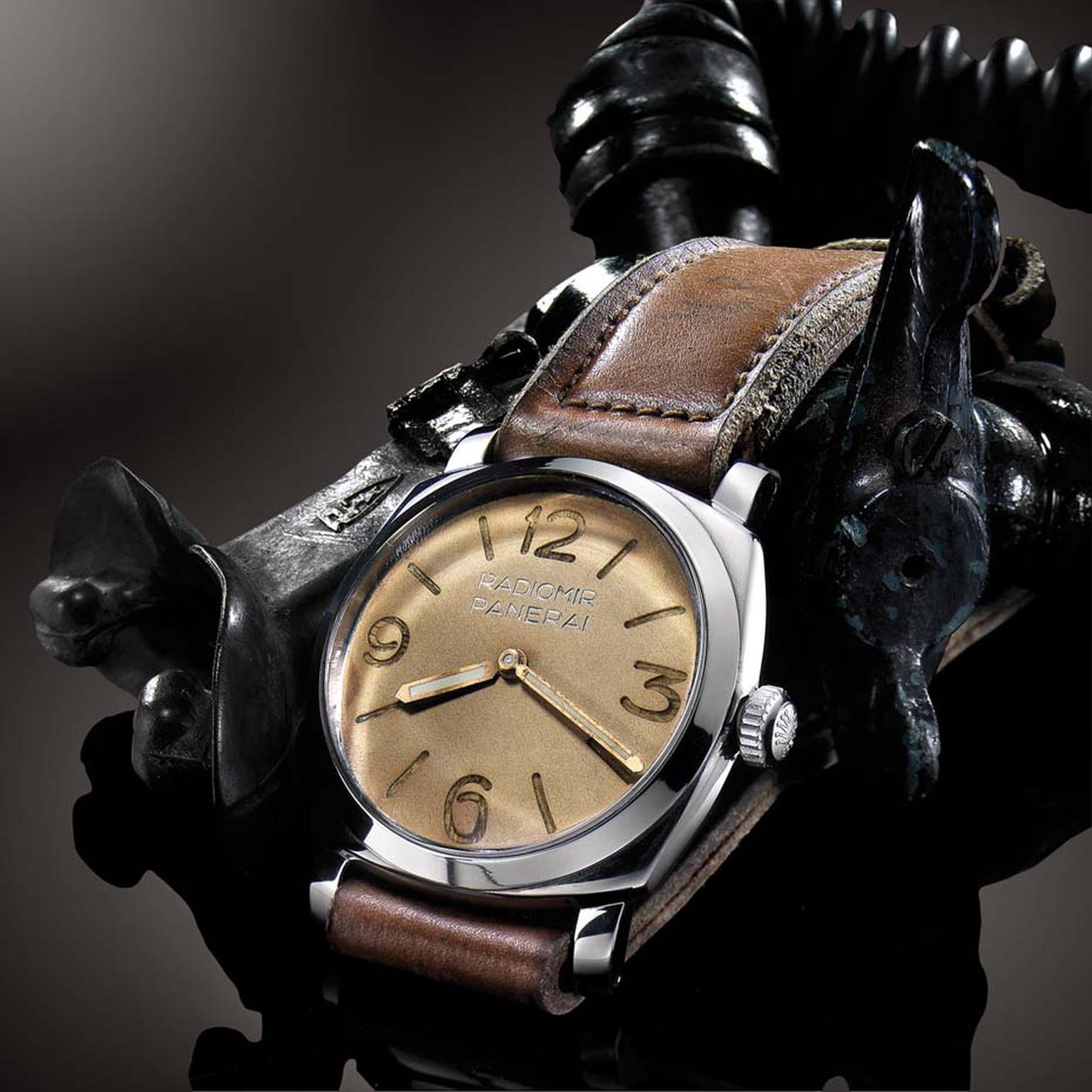 Featuring a Radiomir dial and Rolex 618 17-jewel movement, only 36 Panerai 6154's were produced. It is known among collectors as the Piccolo Egiziano and has an estimated value of £300,000.