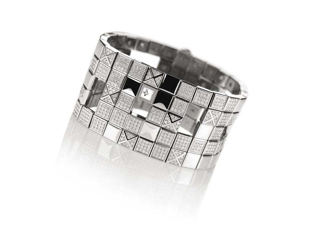 The JaegerLeCoultre Joaillerie 101 Manchette watch features